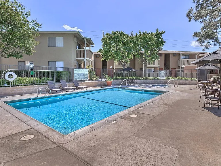 3070 E Frontera St — Photo 26