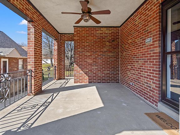 4th image of 29 Edgewood Dr