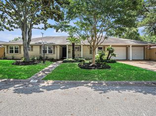 33 Maple Ln, Galveston, TX 77551