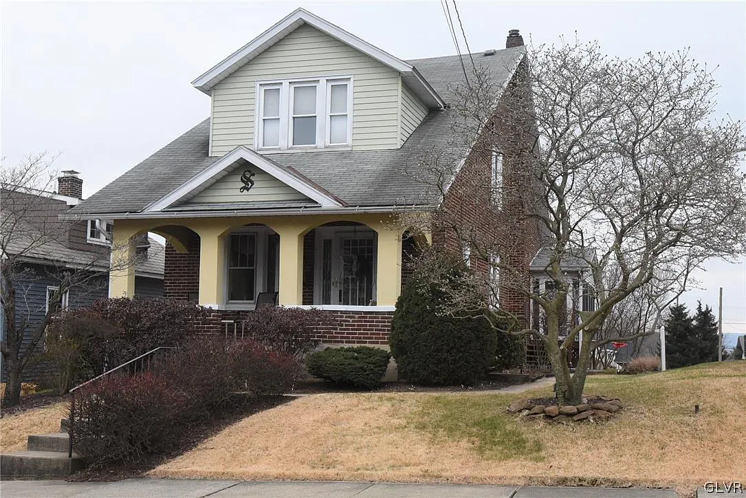 124 N Whitfield St photo 1