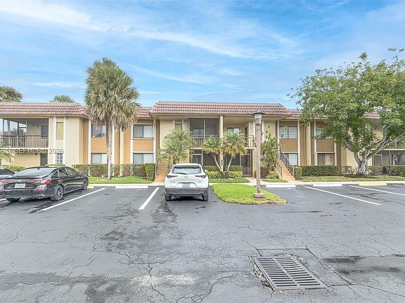 2nd image of 325 Lakeview Dr APT 102