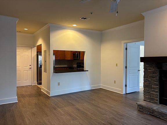 5th image of 9 Kenilworth Knls APT 115