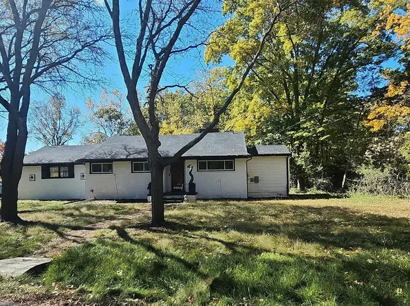 29755 Woodland Dr, Southfield, MI 48034