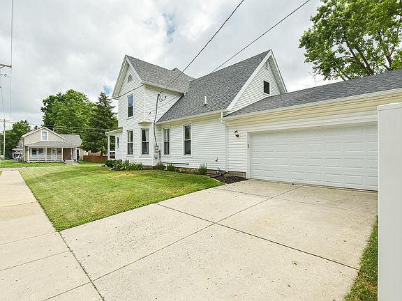 4th image of 129 College St