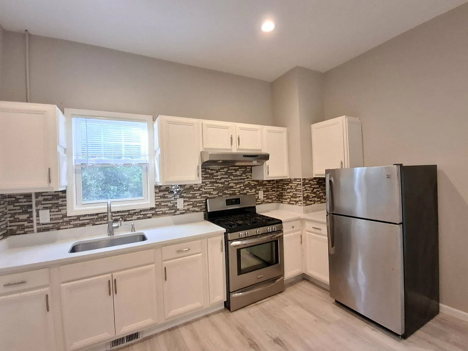 2 bed, $2,350 — Photo 2
