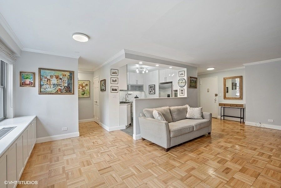 1st image of 15 W 72nd St APT 7V