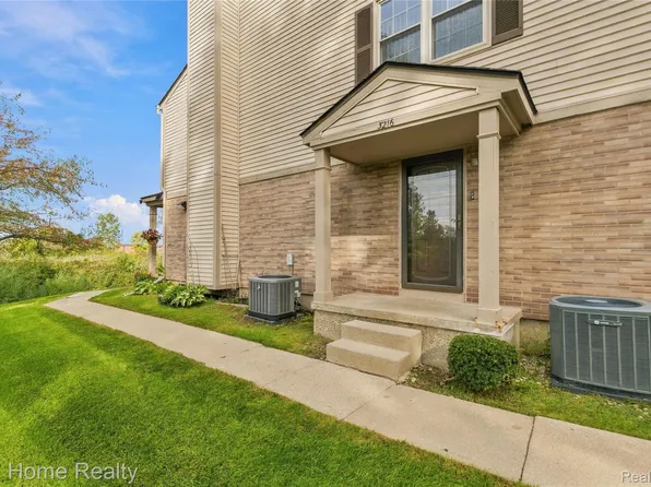 3216 High Pointe Ridge Rd, Lake Orion, MI 48359