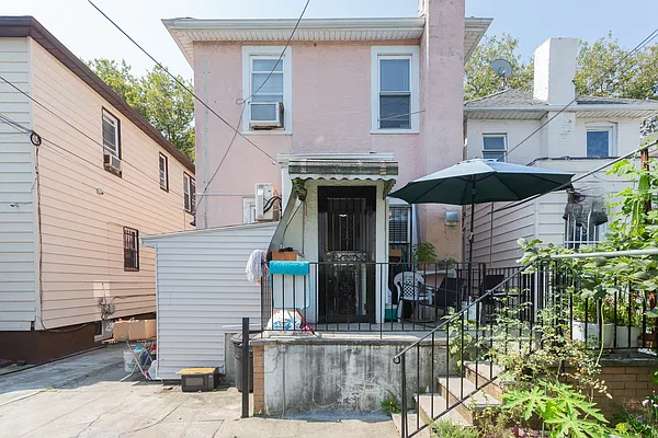Sold by Keller Williams Realty Landmark | media 22