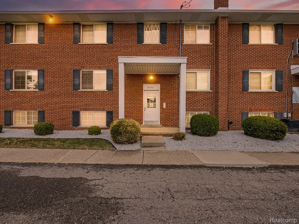 8250 Crestview Dr #B8, Sterling Heights, MI 48312
