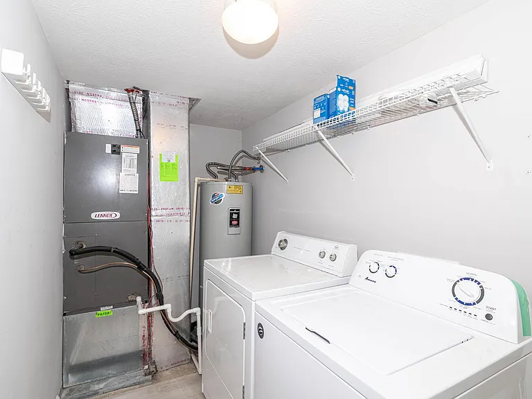 11081 Sanders Dr — Photo 24