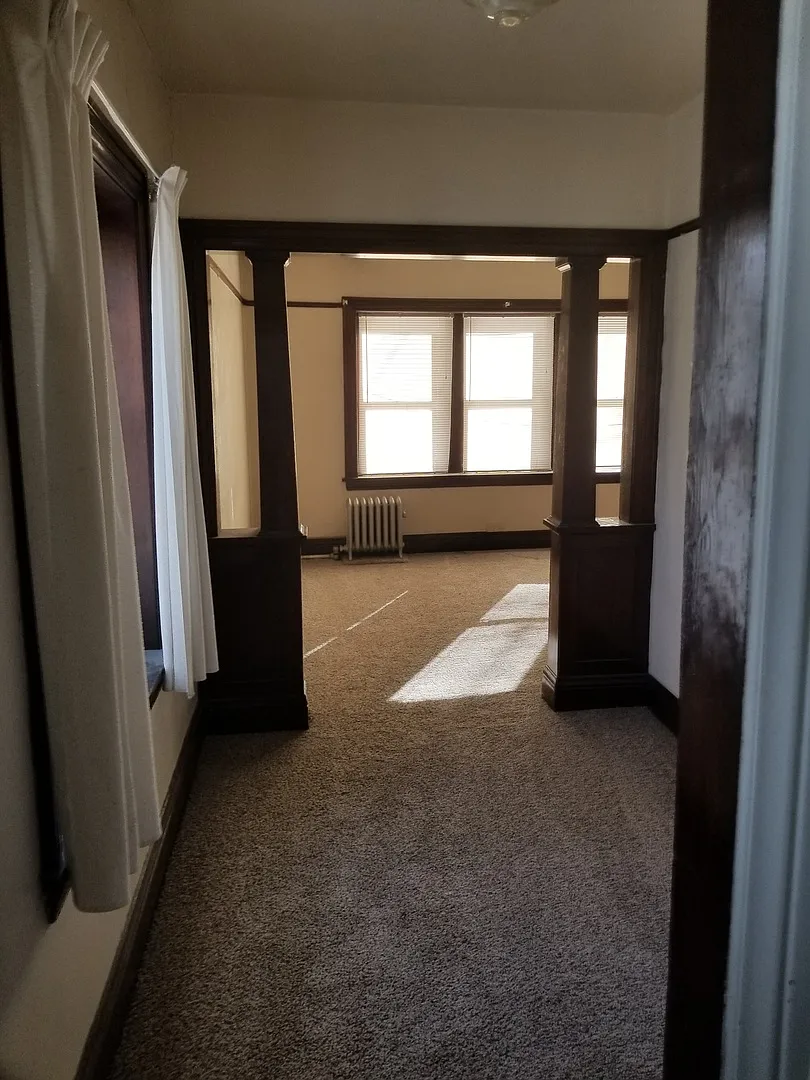 Colonial Apartments - 205 Lincoln St — Photo 1