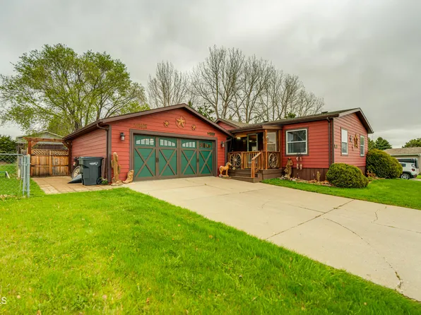 4606 Rebel Dr, Bismarck, ND 58503