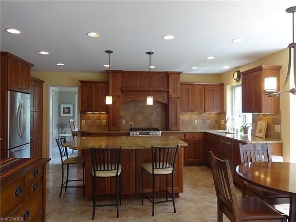 Eat-in Kitchen