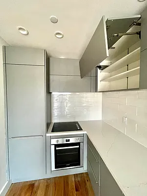 Rented by Pear NYC LLC | media 25