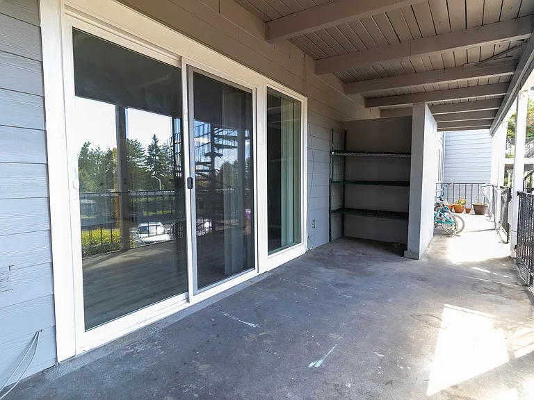 French Chateau Apartments — Photo 30