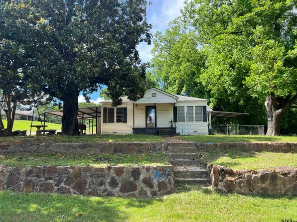 201 1st St, Naples, TX 75568