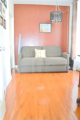 Sold by R New York | media 7