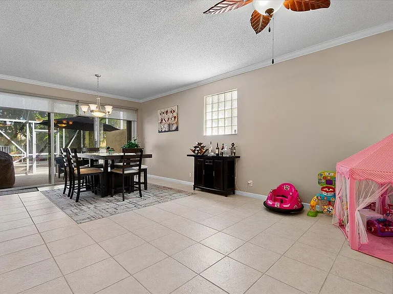 114 Lancaster Way — Photo 4