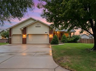 8613 W Oak Ridge Cir, Wichita, KS 67205