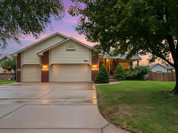8613 W Oak Ridge Cir, Wichita, KS 67205