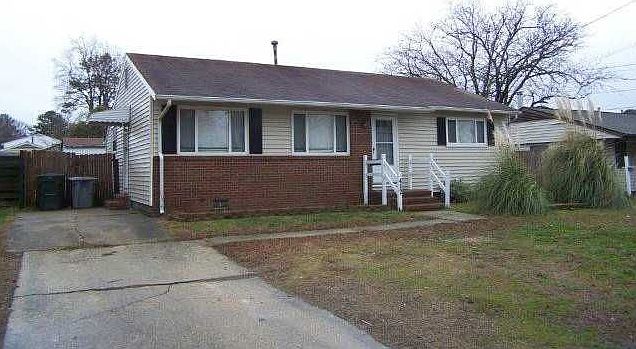 2nd image of 412 Fort Worth St