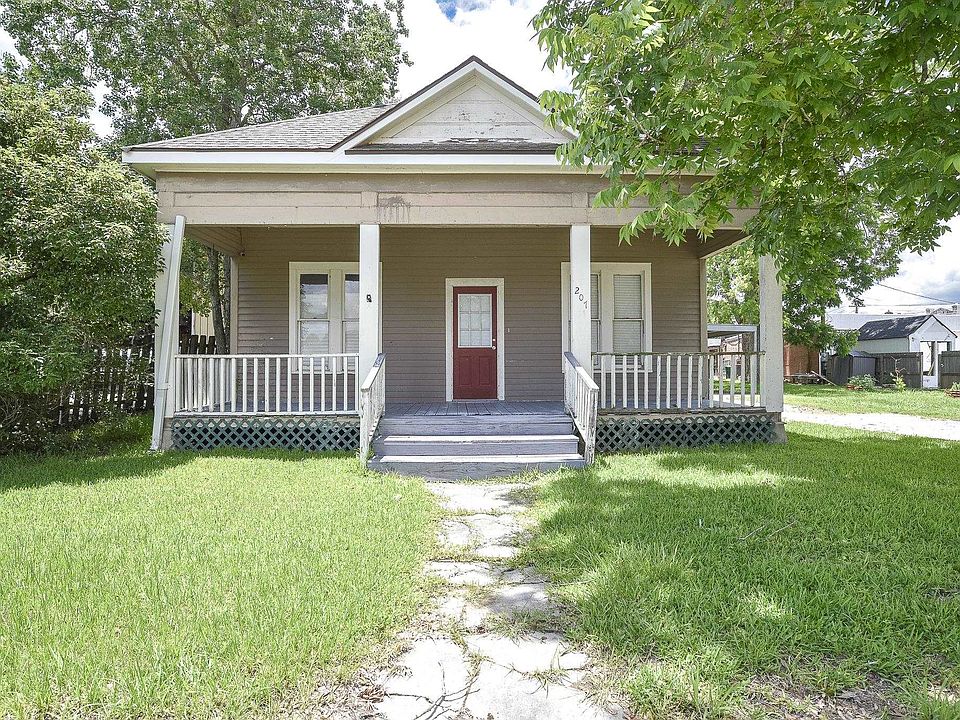 1st image of 207 Crowley St