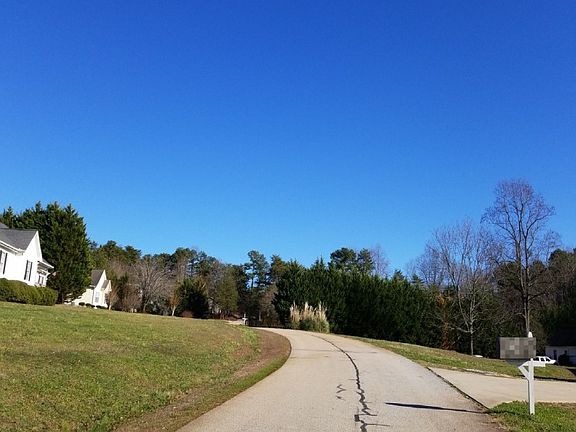 5th image of 627 Heartwood Way