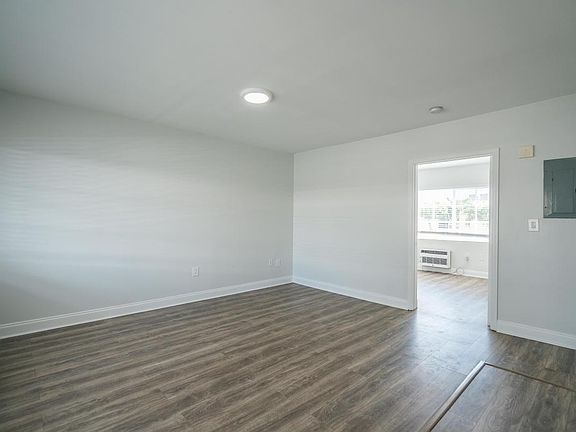 4th image of 8401 Byron Ave Unit 11-8401-11