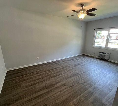 2nd image of 8 Vine St #101