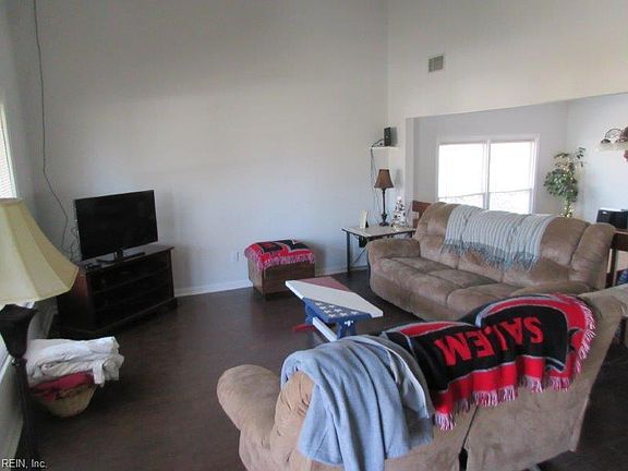 2nd image of 4759 Brompton Dr