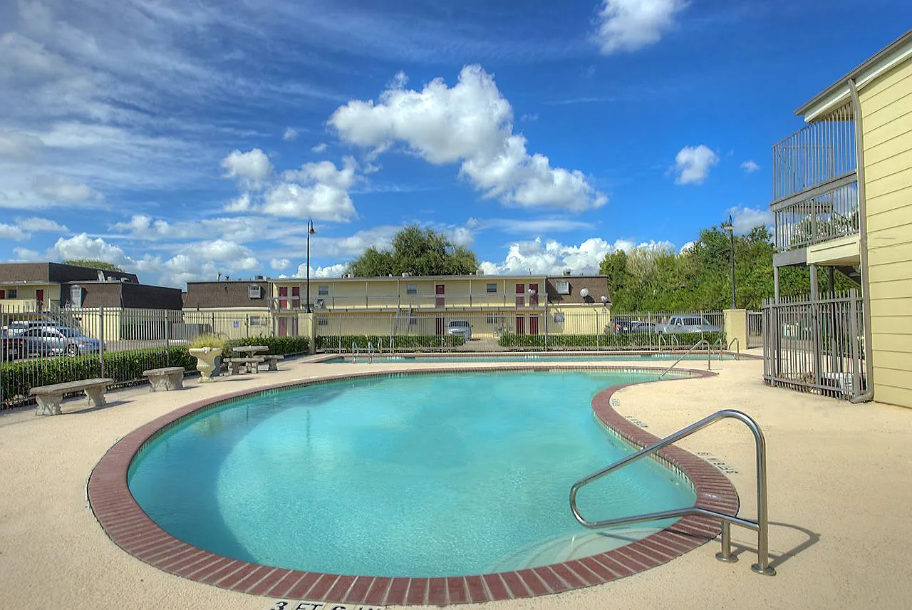 Oaks of Baytown Apartments — Photo 1