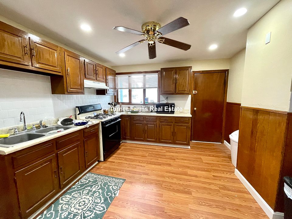 1st image of 227 Holland St #2R