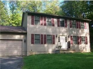 352 Hemlock Rd, Grove City, PA 16127
