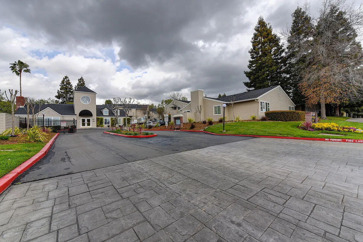 Pepperwood Knoll Apartments — Photo 4