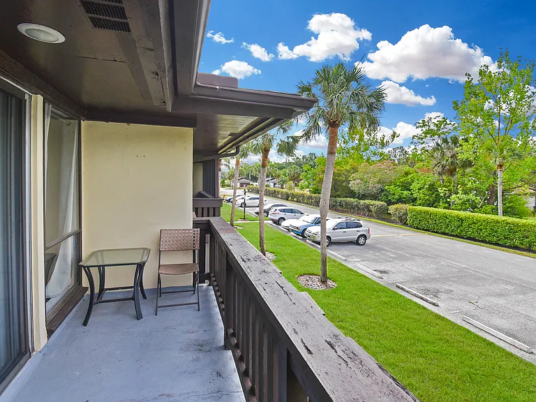 40 Club House Dr #207 — Photo 21