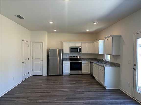 4th image of 85 Heartland Dr