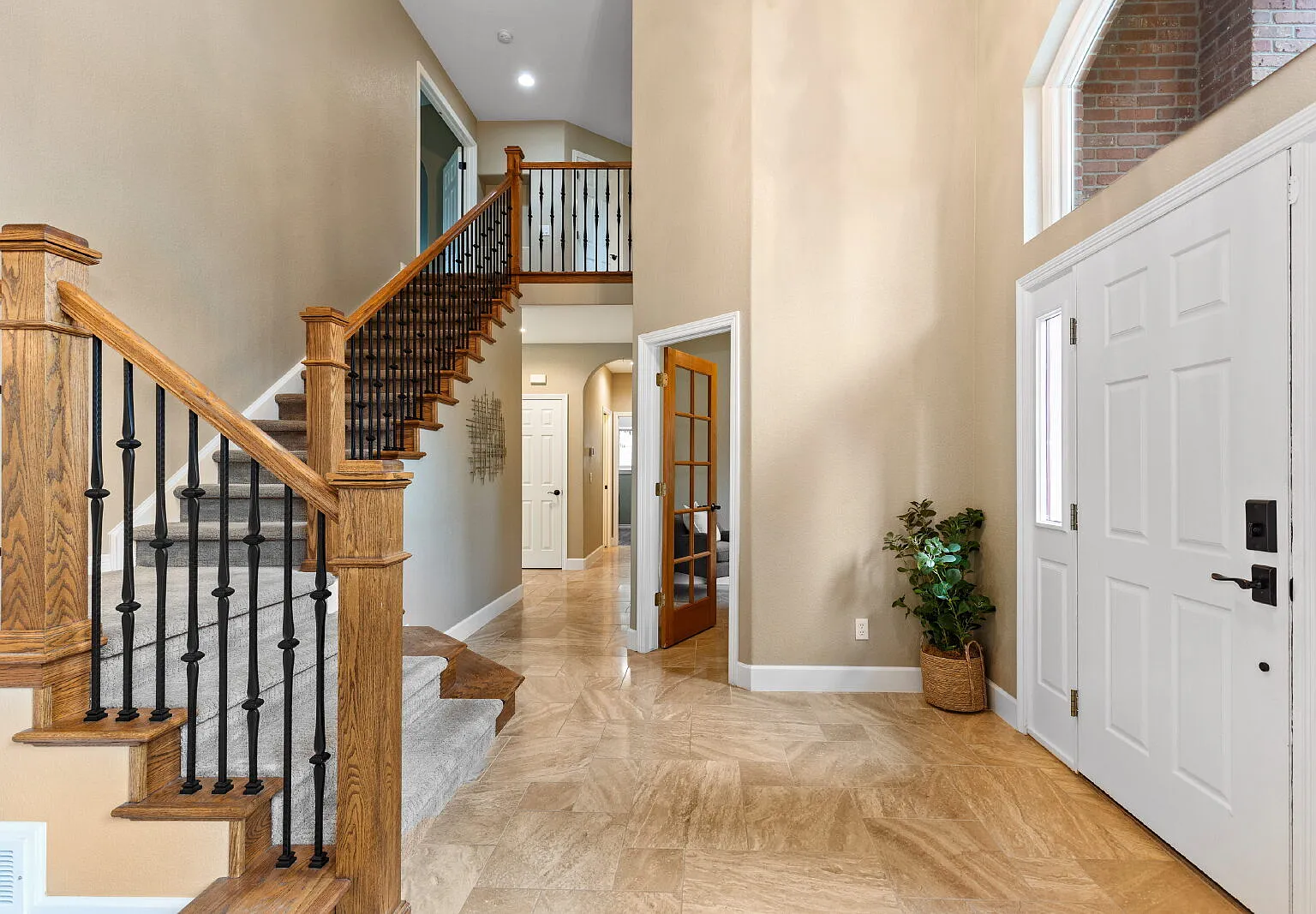 5 bed, 3.5 bath, 4094 sqft, $4,995 — Photo 4