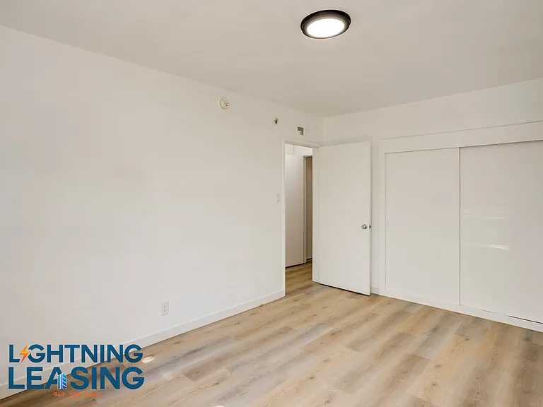 12310 Chandler Blvd #37 — Photo 10