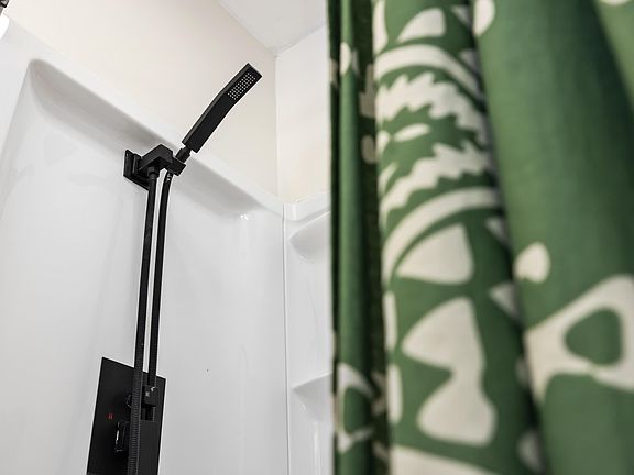 4th image of 1200 Club Rd