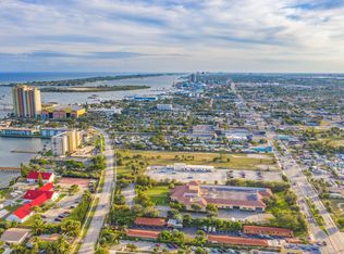 3139 Lake Shore Dr, Riviera Beach, FL 33404