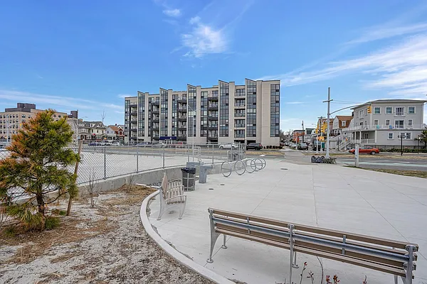Sold by REMAX Elite | media 17