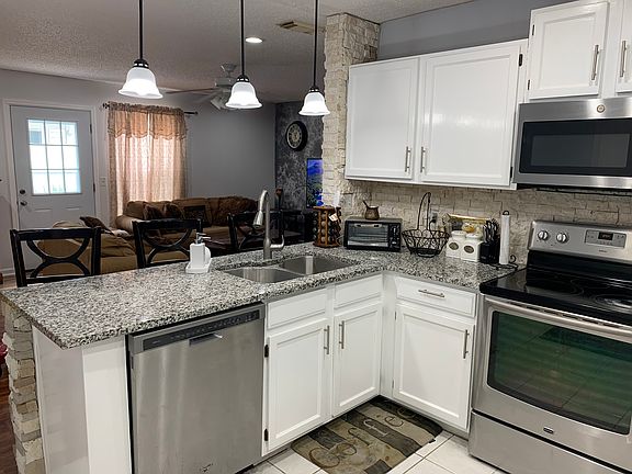 3rd image of 12626 Stockwood Ln