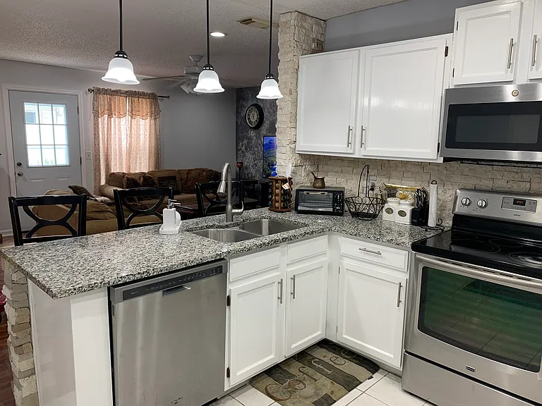 12626 Stockwood Ln — Photo 3