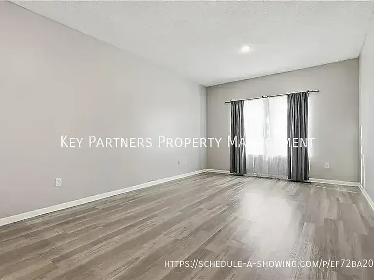 744 Woodson Ln — Photo 3