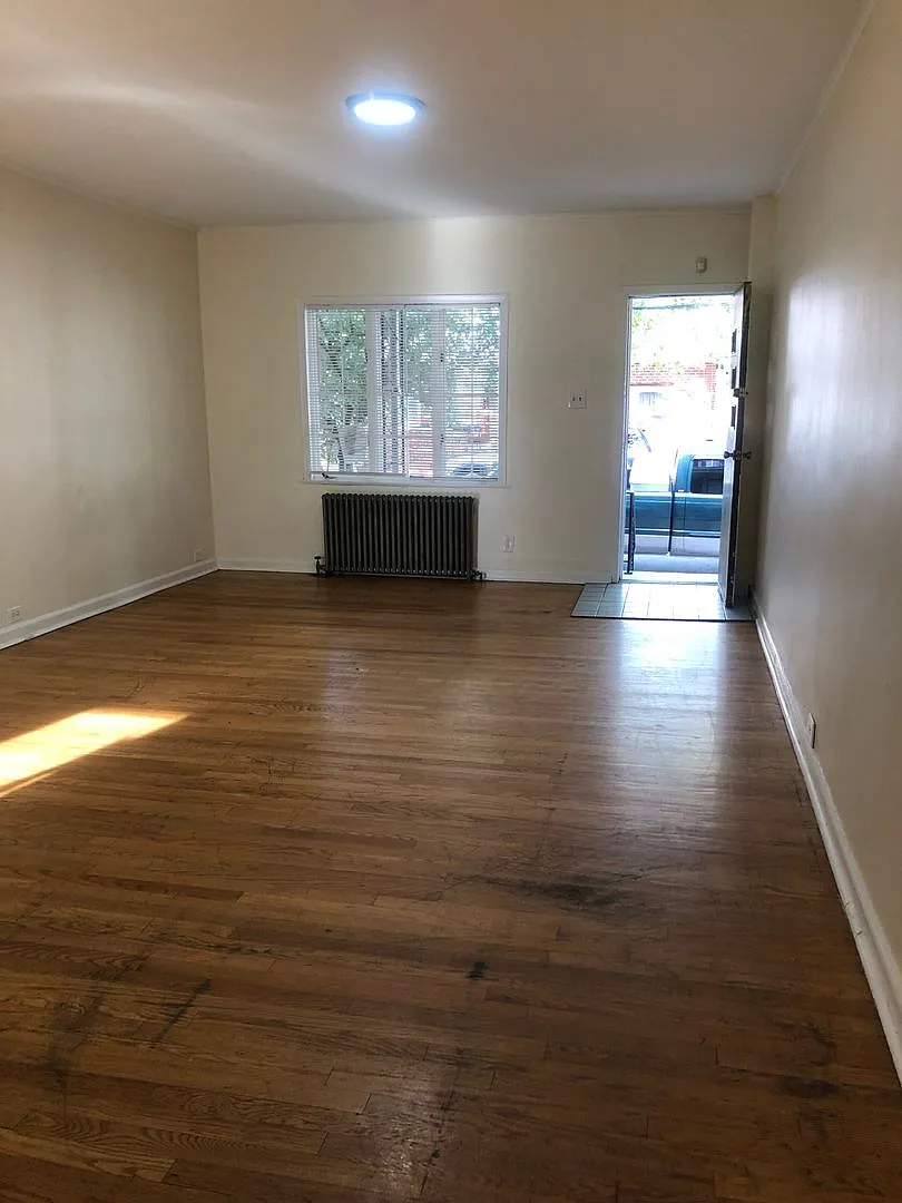 Great Home! 4 Bedroom House with Spacious Living Area! Full Basement for Storage! W/D Hook-ups! Y... — Photo 3
