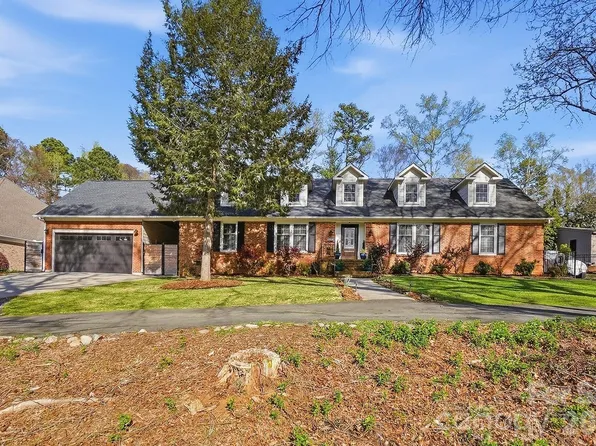 6123 Lake Providence Ln, Charlotte, NC 28277