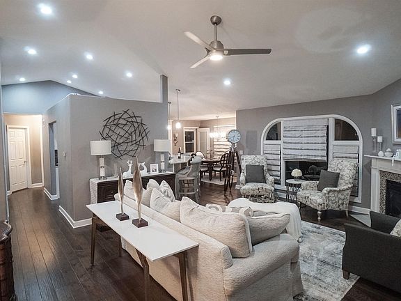 3rd image of 50268 Linnwood Dr