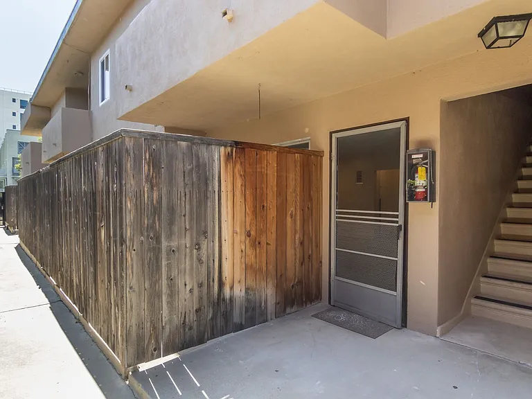 3662 Keystone Ave — Photo 2