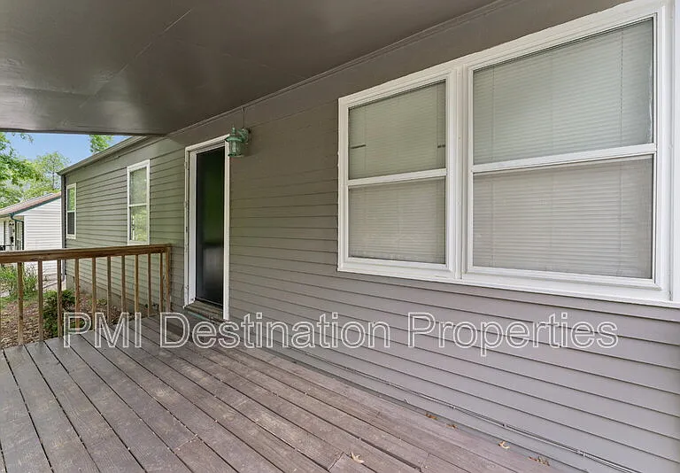 5431 N Indiana Ave — Photo 5