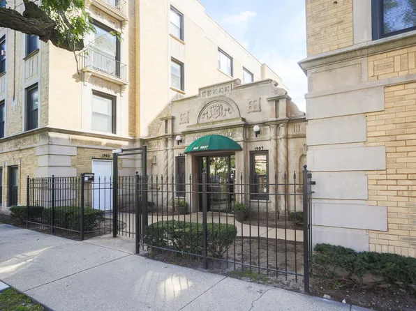 Wilson Court - 1901 W Wilson Ave